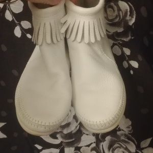 White Fringed Minnetonka Moccs!